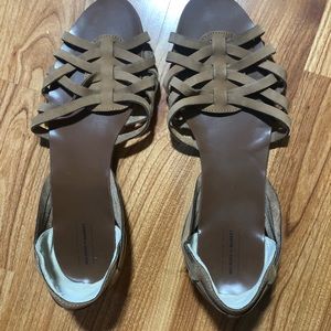Tan sandals with light wear - 10m